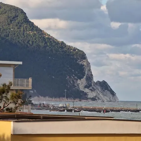 M426 - Marcelli, Nuovo Quadrilocale Con Terrazzo Vista Mare Apartment Marcelli